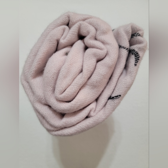 NWT Victoria's Secret Luxurious Super Soft Throw - Picture 3 of 10